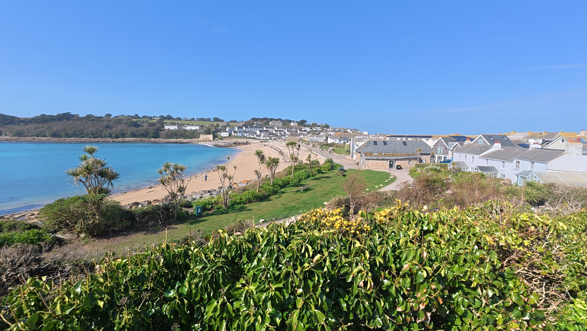 Porthcressa Beach from Buzza Hill. Morva is on the right.